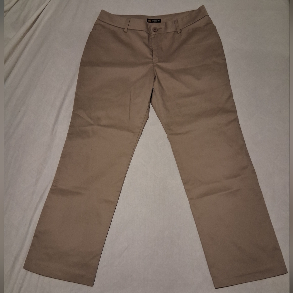 Levis women's Straight Leg Khaki Pants